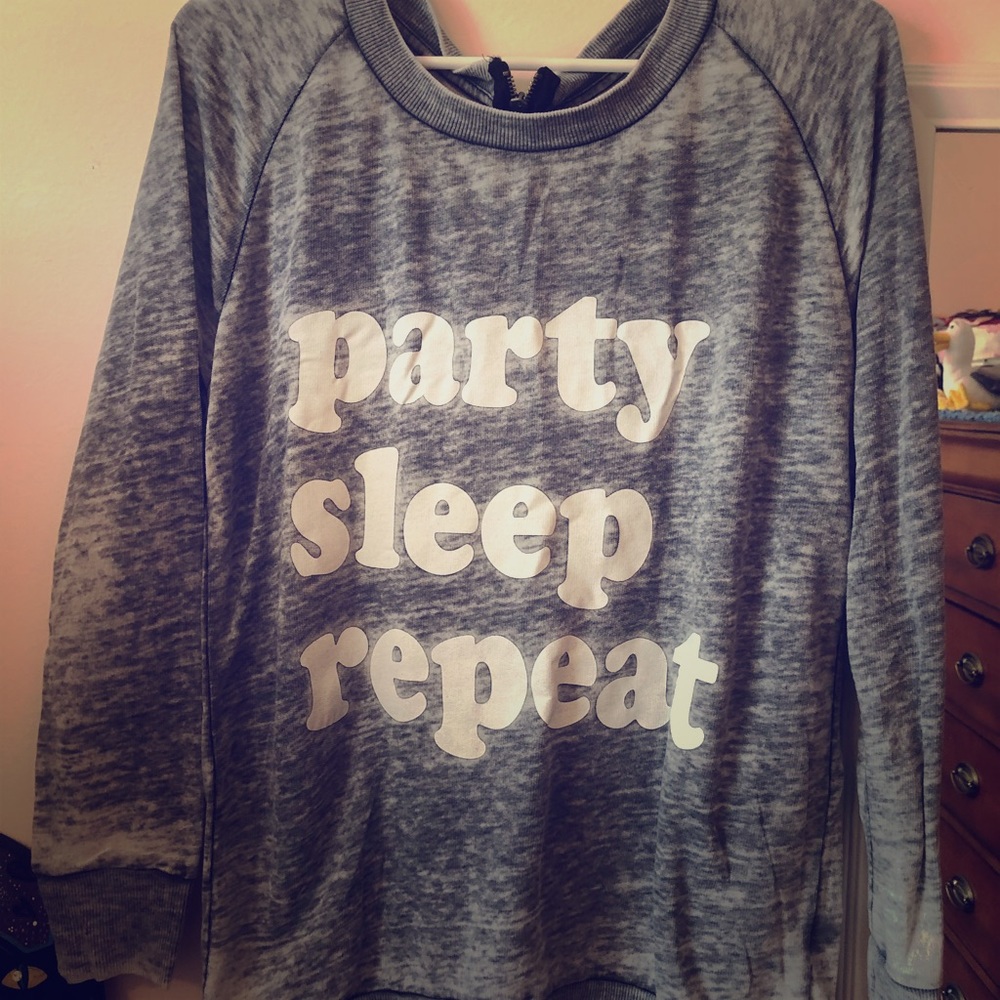 Longsleeve distressed grey shirt